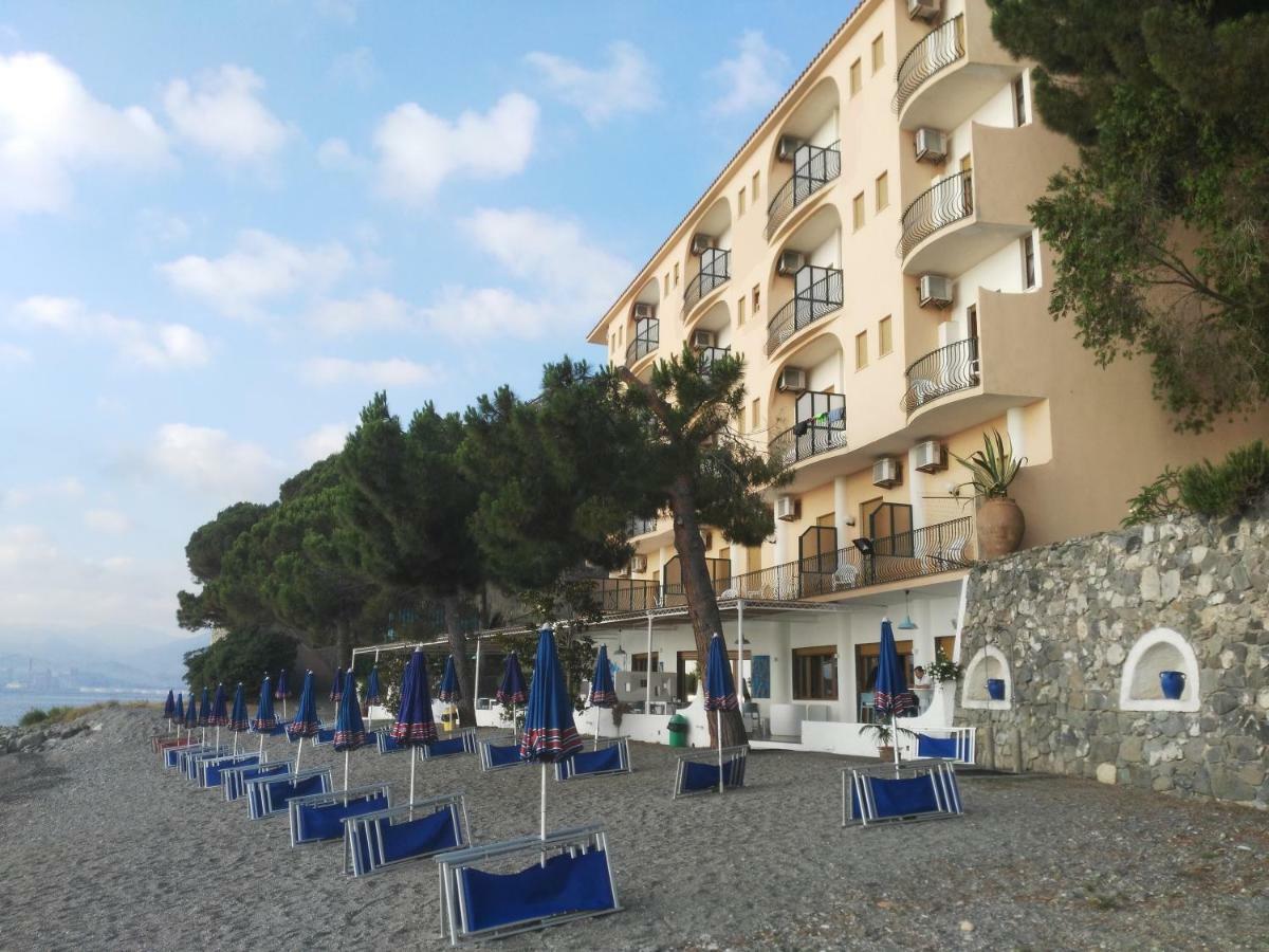 Hotel Riviera Lido มิลาซโซ ภายนอก รูปภาพ